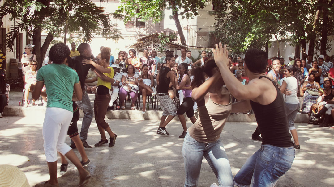 Bailar salsa en Cuba